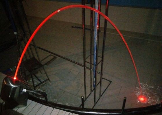 نافورة المياه النفاثة الصفائحية 2000 لتر / ساعة مع مصابيح 3 واط RGB من الفولاذ المقاوم للصدأ
